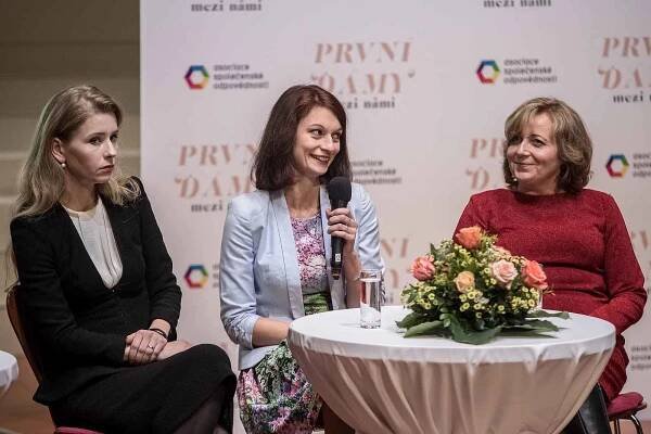 Debata partnerek kandidátů na prezidenta proběhla 5. ledna v Praze. Zleva Michaela Hořejší-Horáčková, Monika Hilšerová a  Klára Fischerová.