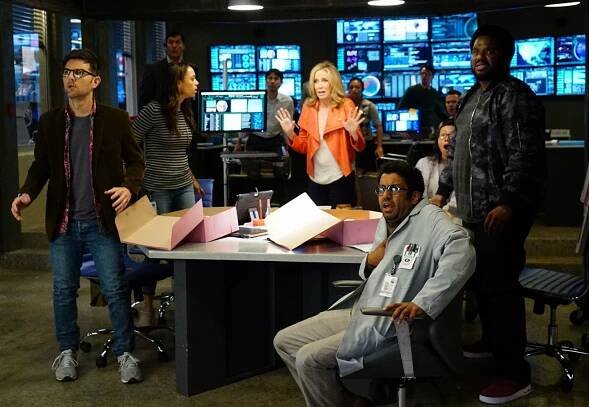 Ghosted - Lockdown - Z filmu - Adam Scott, Ally Walker, Adeel Akhtar, Craig Robinson