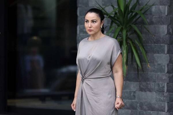 Yonca Cevher - Kendi Düşen Ağlamaz - Aşk, sen planlar yaparken başına gelenlerdir - Z filmu