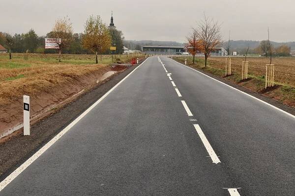 REKONSTRUOVANÝ ÚSEK SILNICE 315 SKUHROV – OSTROV A LANŠKROUN – OSTROV OTEVŘEN | OIK TV 