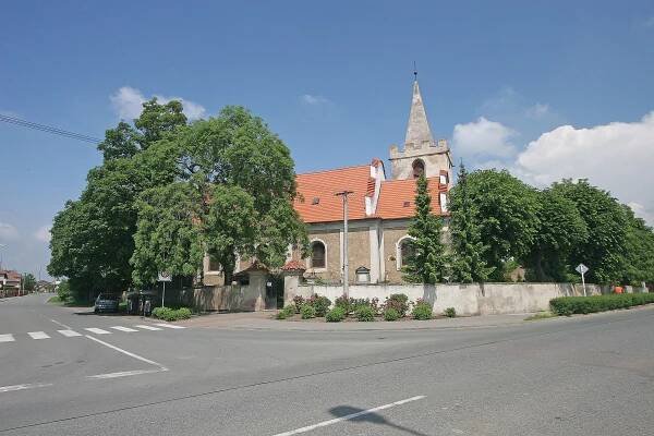 Soubor:Kostel sv. Vavřince (Opatovice nad Labem) 01.JPG