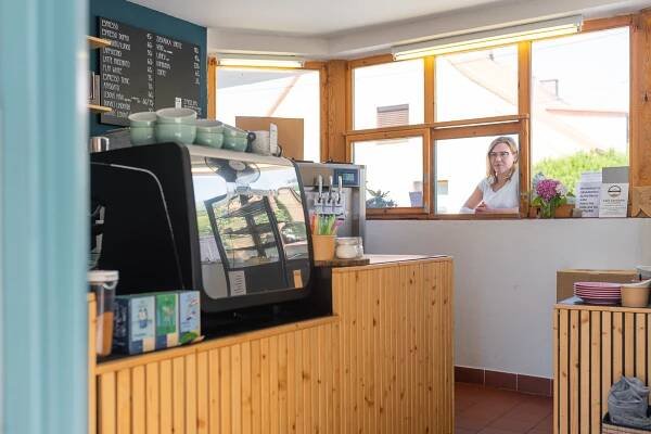Svěží káva: Café Zastávka v Pasohlávkách na vlně prázdninové pohody | archSPACE