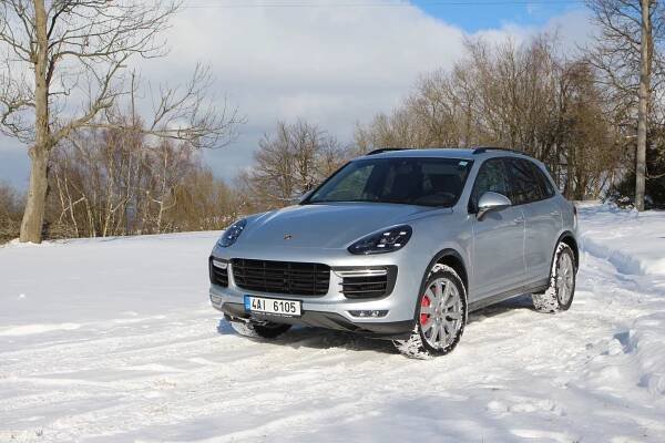 Nejrychlejší SUV světa od Porsche zvládne vše, ukázal test