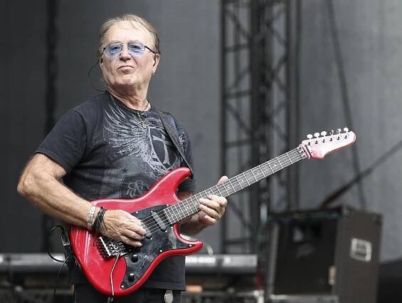 Rocker Petr Janda (73): Náhlá operace!