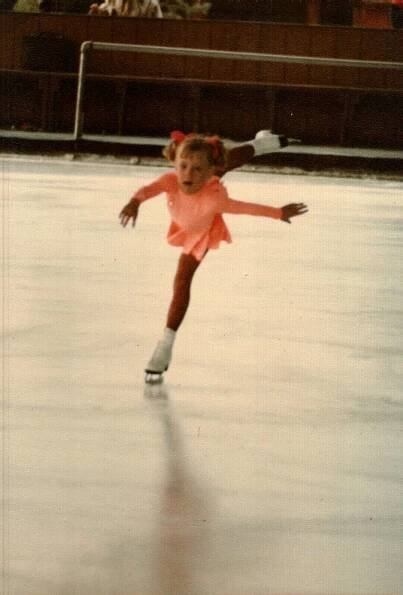 Tonya Harding's mother says steak knife incident never happened, denies former Olympic skater's abuse allegations - ABC