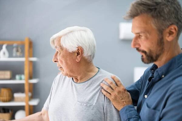 Vyléčíme Parkinsona? Seriózní studie potvrzují velké úspěchy, šanci ale vycítili i šarlatáni