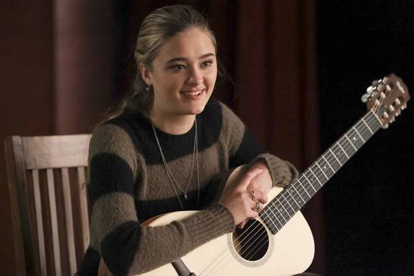 A Million Little Things - The Talk - Z filmu - Lizzy Greene