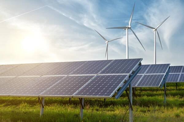 Solární a větrná energie je nejlevnější, ukázal výzkum. Česko přesto sází na jádro