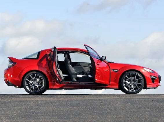 Začátek konce wankelu: Čtyřmístný sporťák Mazda RX-8 slaví 20. narozeniny