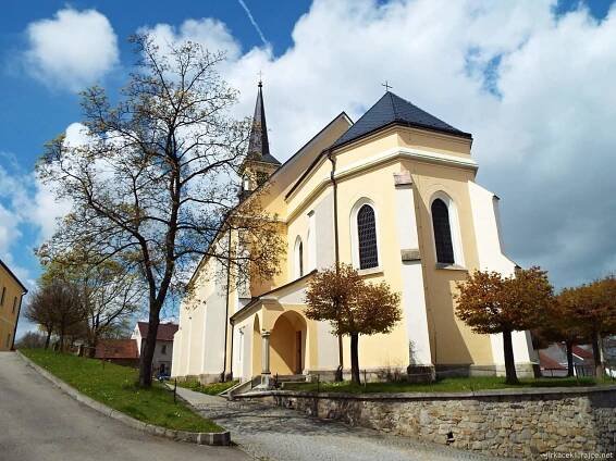 R - Žirovnice - Kostel sv. Filipa a Jakuba 10 - zadní pohled