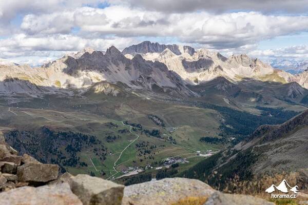 Kříže, zákopy a ostnaté dráty na Cima Juribrutto v italských Dolomitech | Horama