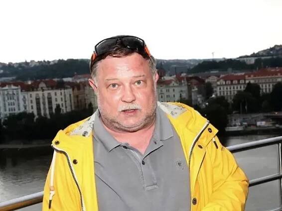 Na konci listopadu Lukáš Bech oslavil 48 let a sám o sobě říká, že je pořád herec