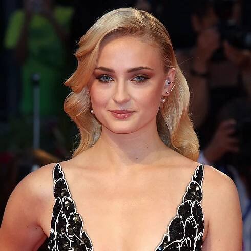 Sophie Turner Looks Unbelievable On The Venice Film Festival Red Carpet