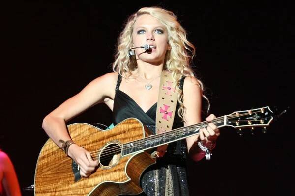 Soubor:Swift, Taylor (2007).jpg – Wikipedie