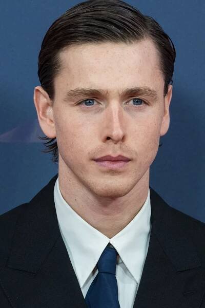 Harris Dickinson drops a perfect corporate-friendly baby mullet