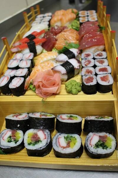 Pestré sety 12–76 ks sushi: vegetariánské i s rybami, krabem nebo chobotnicí