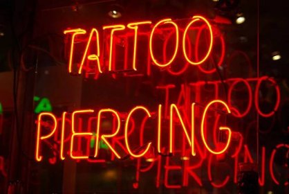 nápis tetovací salon - piercing - stock snímky, obrázky a fotky