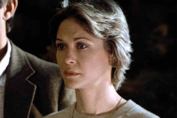 Dee Wallace in a production still from 'E.T.: The Extra Terrestrial' (1982)