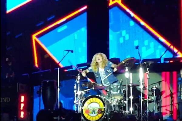 Steven Adler Joins Guns N' Roses Onstage in Los Angeles