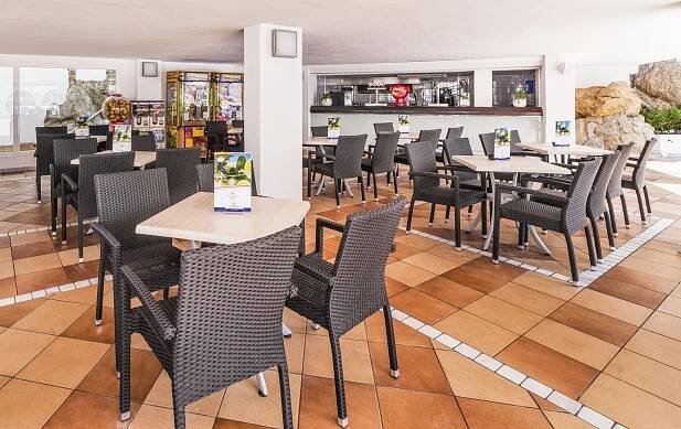 Mallorca letecky: 3* hotel přímo u moře, all inclusive, bazén, denní animační program i diskotéka