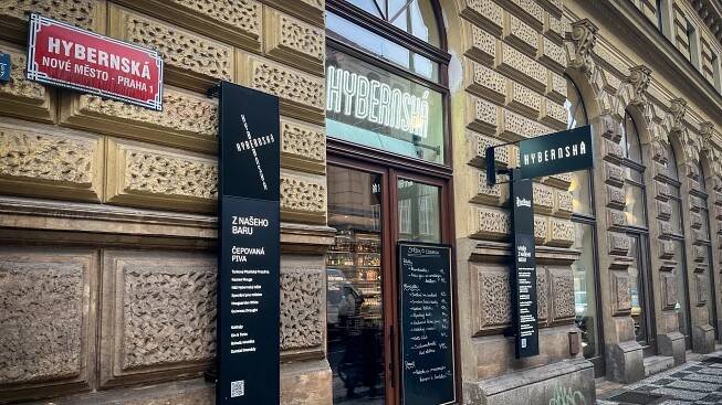 Kam v Praze zajít na levný oběd: Řízek se salátem za 152 Kč překvapí cenou i chutí, vegetariánské menu je slabé