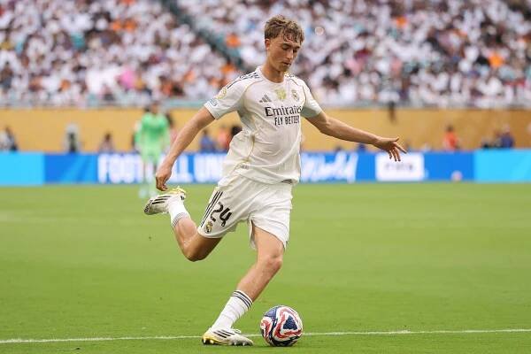 Dean Huijsen in action for Real Madrid.