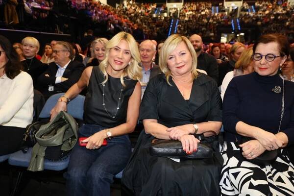 Zleva Petra Rusňáková, Alena Schillerová a Ingrid Brocková