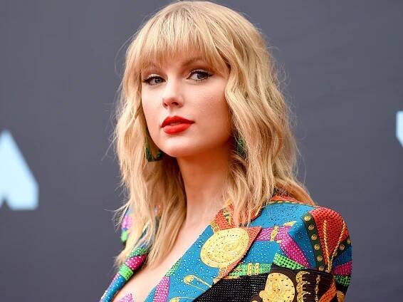 18 Celebrities Who Do Their Own Makeup