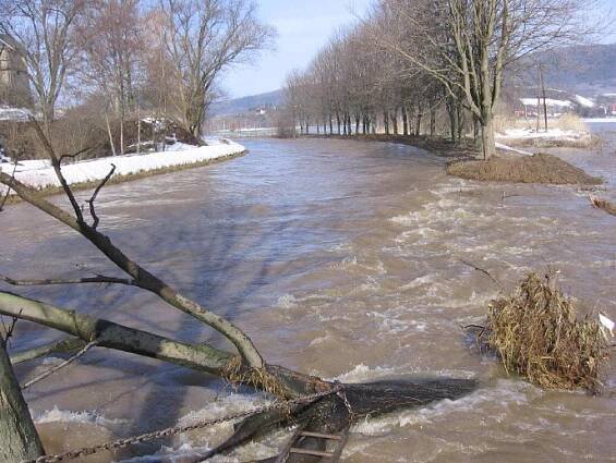 Rodinné domky v Moravské Třebové ochrání protipovodňový val. Stát bude milion korun