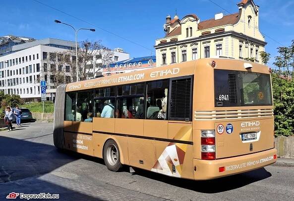 Celovozové reklamy na pražských vozech - Dopraváček 