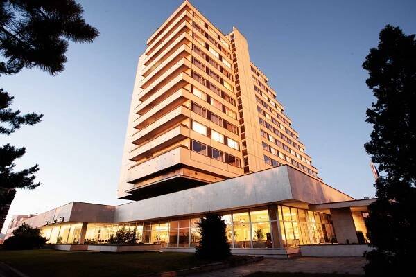 Hotel Cascade, Most