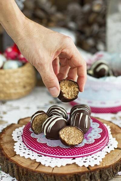 recept na kokosové a čokoládové kuličky pouze se 4 přísadami a zdravý