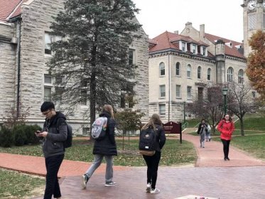 A Tour Guide Tells All: The Best Questions for Students to ask on the College Tour