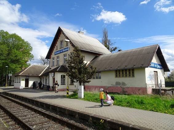 Soubor:Kravaře ve Slezsku, železniční stanice (1).jpg