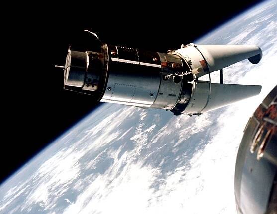 Opustil nás "posledný človek na Mesiaci" Eugene A. Cernan - kozmonautika.sk
