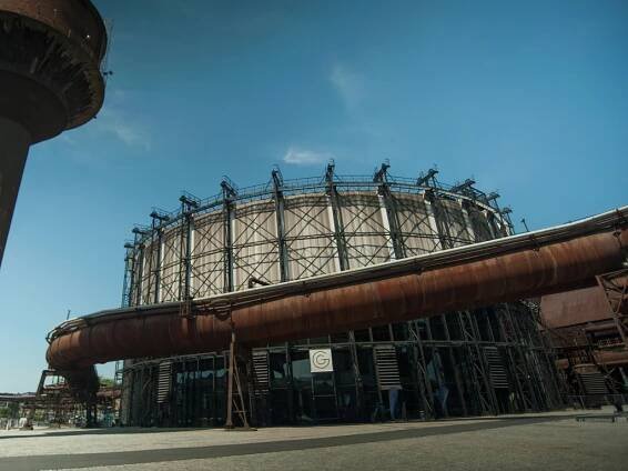 Gong. Když zákulisí auly uchvátí víc než koncert