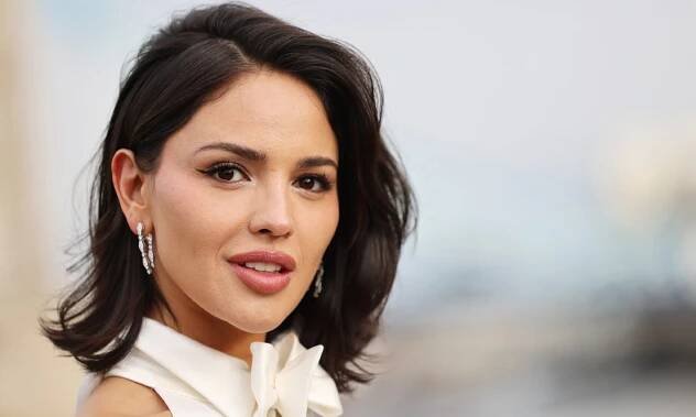 Eiza González's Spiced Auburn Hair Will Make You Go Red