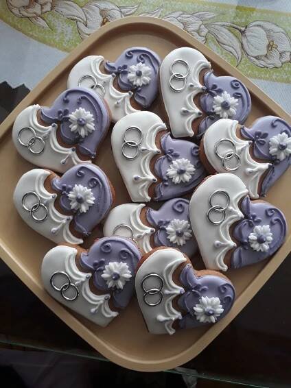 Skull-Shaped Wedding Cookies