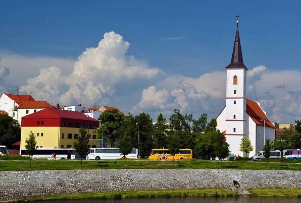 Kostel sv. Markéty za jasného počasí