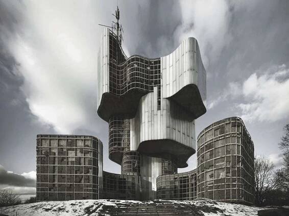 Jugoslávie představovala zlatou éru brutalismu, architektonické unikáty připomene výstava