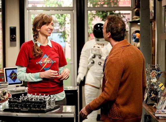 Teorie velkého třesku - Mystifikace se svatebním darem - Z filmu - Lauren Lapkus