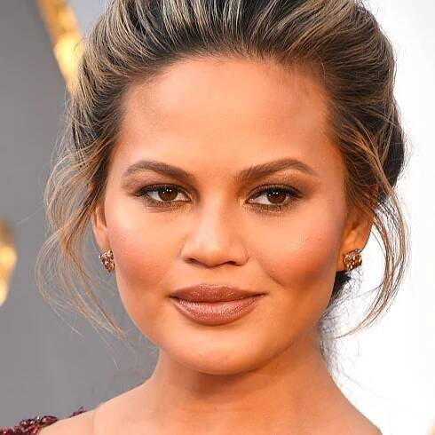 Chrissy Teigen's No-Makeup Selfie Shows What Happens to Skin After Pregnancy