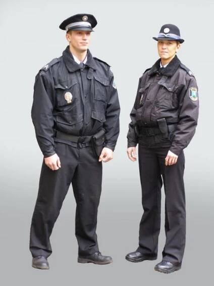 Strážníci v uniformách