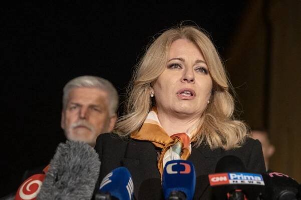 Fotky z premiéry: Jak byla Čaputová s Pavlem na Havlovi