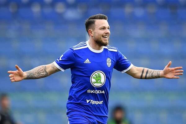Vasile, musíš zhubnout! Kušej o chuti k jídlu, tetování i drzosti na hřišti