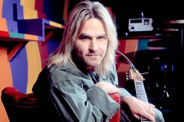 Mike Peters, Lead Singer of The Alarm, Dies at 66 After Initial Cancer Diagnosis 30 Years Ago