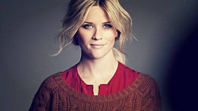Reese Witherspoon Dark Background Wallpaper