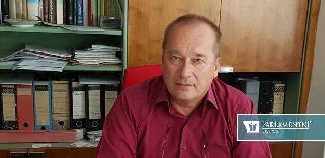 Nad Hradcem sa blýská. Boj o funkci korunoval odvolaný náměstek, opakovaně podpořený komunisty