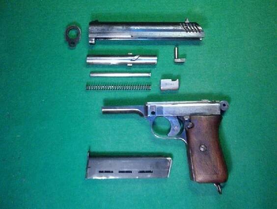 Pistole vz. 22 - Pistole vz.22 rozložená k čištění