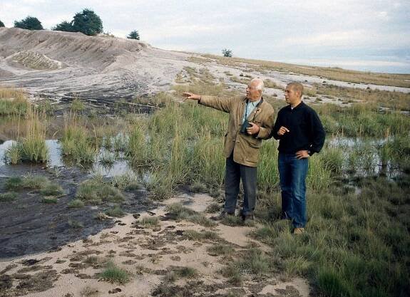 Heinz Sielmann bei einer Begehung in Wanninchen, Brandenburg